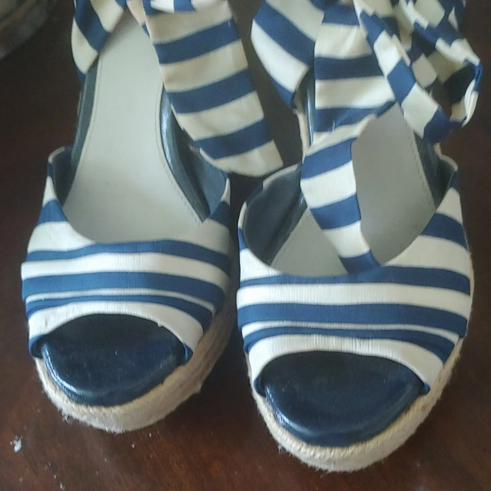 FINAL SALE! UGG 5 - 5.5 NAVY CREAM SILK LACE UP ESPADRILLE LUCIANNA WEDGE HEELS